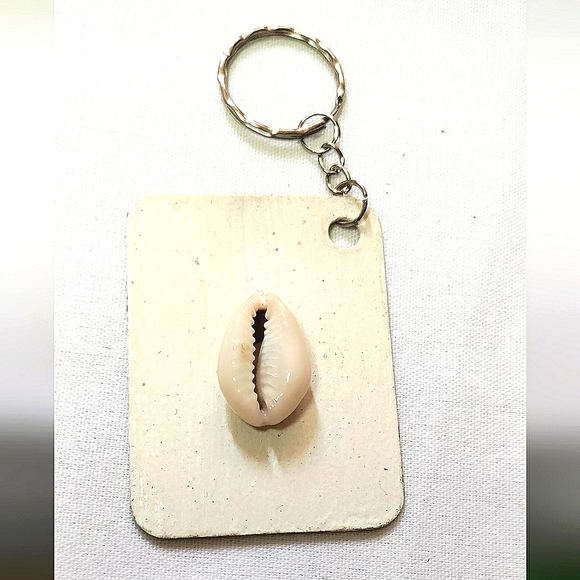 NEW Handmade Keychain Bag Tag! Italian Textured Wood & Genuine Cowrie Shell. - Picture 3 of 6